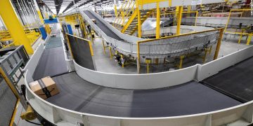 Amazon beats expectations to avoid tech earnings slump