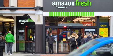 Amazon’s Retail Stores Will Sell Your Every Move to Advertisers – Review Geek