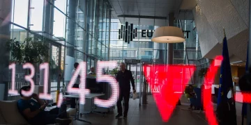 Big Tech lay-offs and hiring freezes prompt recession fears