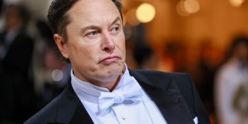 Elon Musk faces long legal war with Twitter as he abandons deal