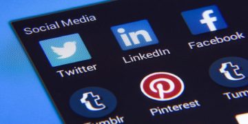 How is Social Media Marketing Different from Traditional Marketing?