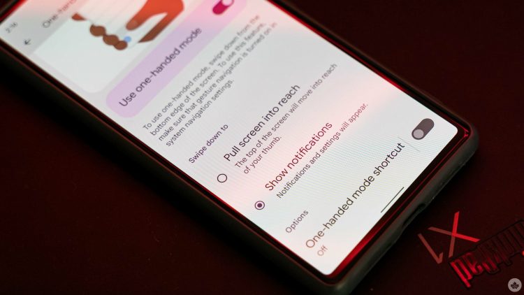 How to use Android 12's one-handed mode to open your notifications