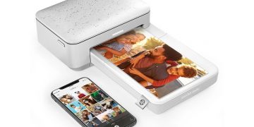 Run your own personal photo lab with this pocket-sized printer