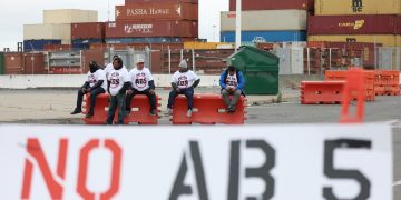 Shippers avoiding Port of Oakland as trucker protests stop trade