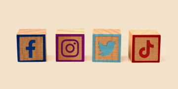 Should toddlers look at screens? How to make a tech plan early.