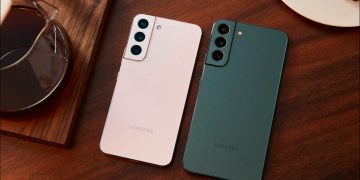 Samsung Galaxy S22 and S22 Plus on table