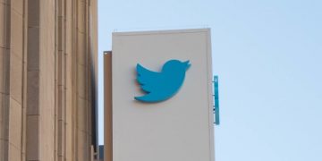 Twitter blames Musk and ad market headwinds for revenue drop