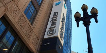 Twitter’s Revenue Falls As it Struggles to Draw Advertisers