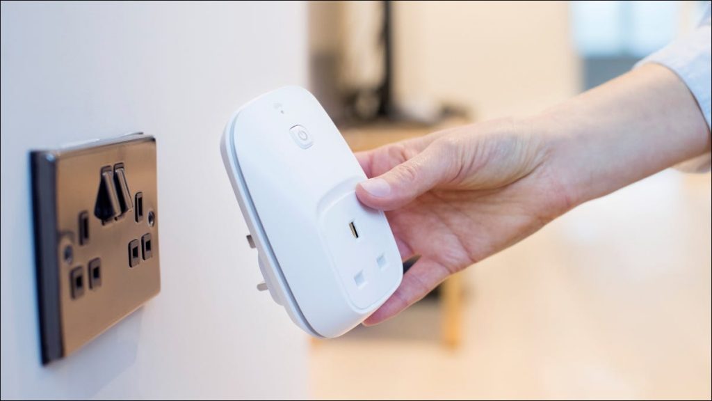 What Is a Smart Plug? Geeky Insider