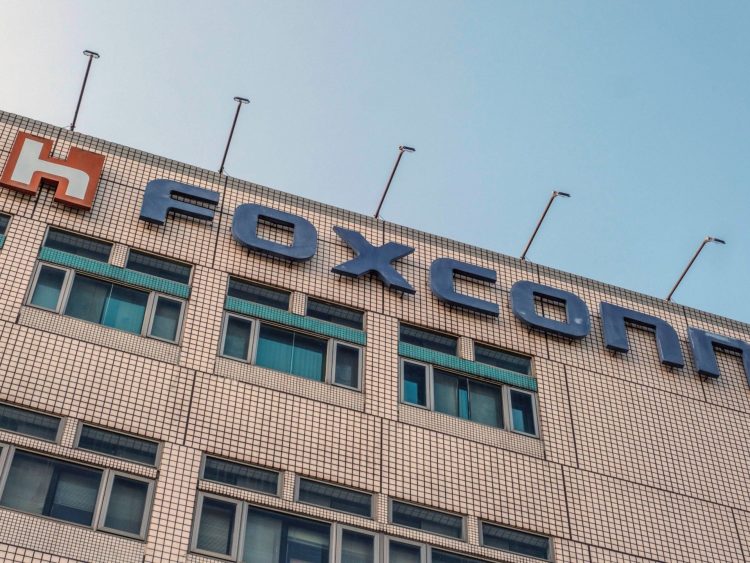 Apple suppliers Foxconn, Luxshare eyeing base in Vietnam: Report | Business and Economy