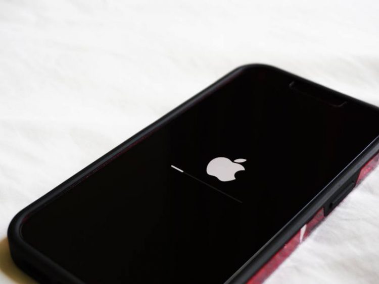 Apple warns of iOS flaw that lets hackers take full control of iPhones