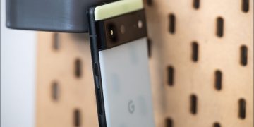 Google Pixel 6 power and volume buttons