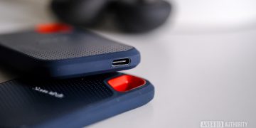 Sandisk Extreme Portable SSD 2 on table sat down