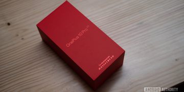 OnePlus 10 Pro box side angle