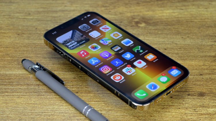 Leaker shares iPhone 14 Pro hands-on preview with pre-release devices