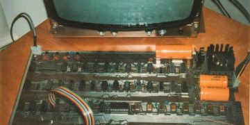 Prototype Apple-1 computer used by Steve Jobs auctioned for almost $700,000