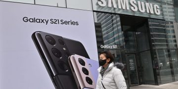 Samsung Unveils Self-Repair Kits, But Only For a Few Phones