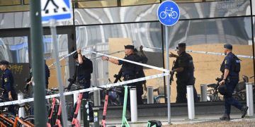 Shooting at Swedish shopping centre kills one and injures another