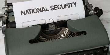 The Gray Man Welcomes Split Reviews From The Audience