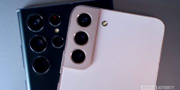 Samsung Galaxy S22 Ultra vs Galaxy S22 Plus camera module crisscross