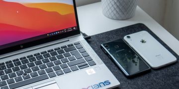 iOS vs Android: Which One Should You Choose?