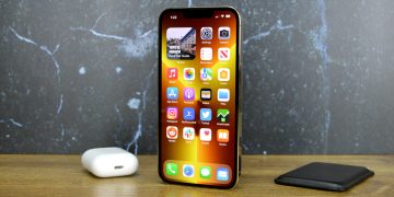 iPhone 14 Pro Max with iOS 16's always-on display feature imagined in concept renders