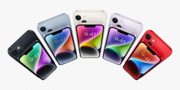 iPhone 14 in various colors forming a halfcircle