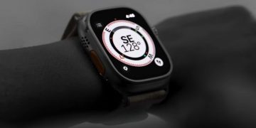 Apple Watch Ultra compass
