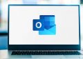 How to Change and Customize the Outlook Theme for Your Emails