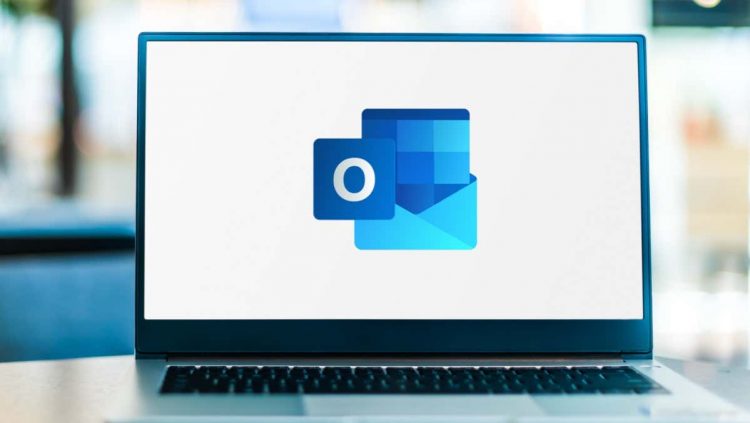 How to Change and Customize the Outlook Theme for Your Emails