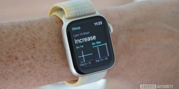 An Apple Watch SE 2022 on a user's wrists displays sleep trends.