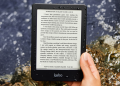 The Kobo Clara 2E dripping with water.