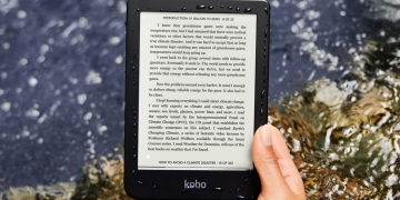 The Kobo Clara 2E dripping with water.