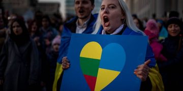 Lithuania to review all Russian-language school textbooks