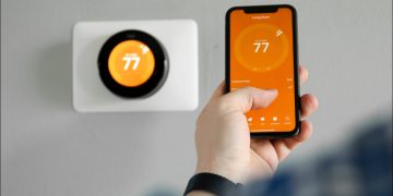 person using nest app to set nest thermostat temp