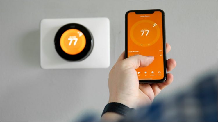 person using nest app to set nest thermostat temp