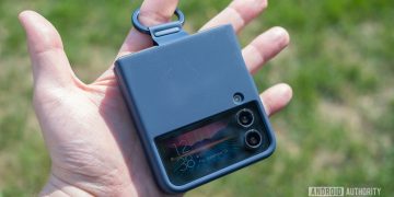 Samsung Galaxy Z Flip 4 in case