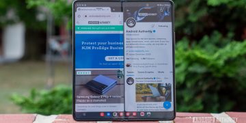 samsung galaxy z fold 4 standing multitasking