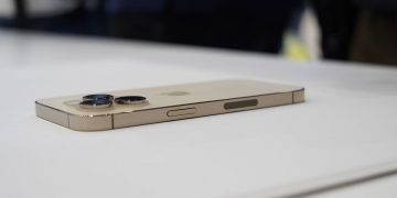 The iPhone 14 Pro, with no SIM slot on the right side.