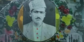 An old photo of a man.