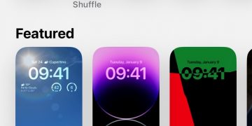 Choosing the Weather Lock Screen wallpaper on iPhone running iOS 16.
