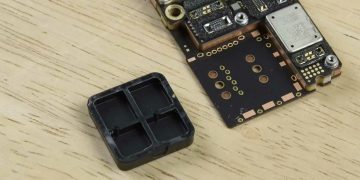 U.S. iPhone 14 includes plastic spacer to fill SIM card hole