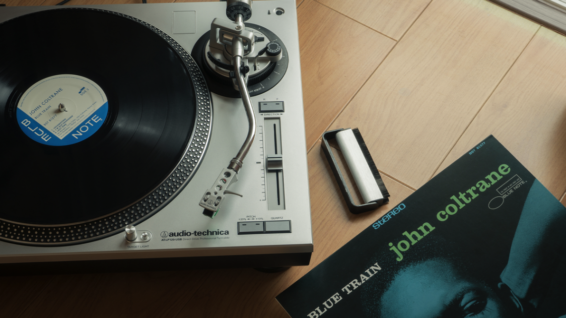 What’s the Difference Between a Turntable and a Record Player? Review