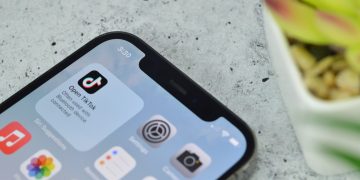 iPhone trick turns Live Photos into Long Exposure pics that are bright and clear