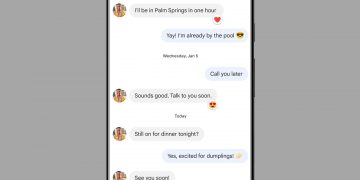 SMSMMS emoji reactions on Android phone