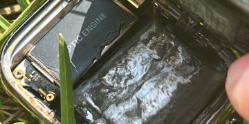 Apple Watch Series 7 that reportedly overheated and blew up - a view of the damaged battery.