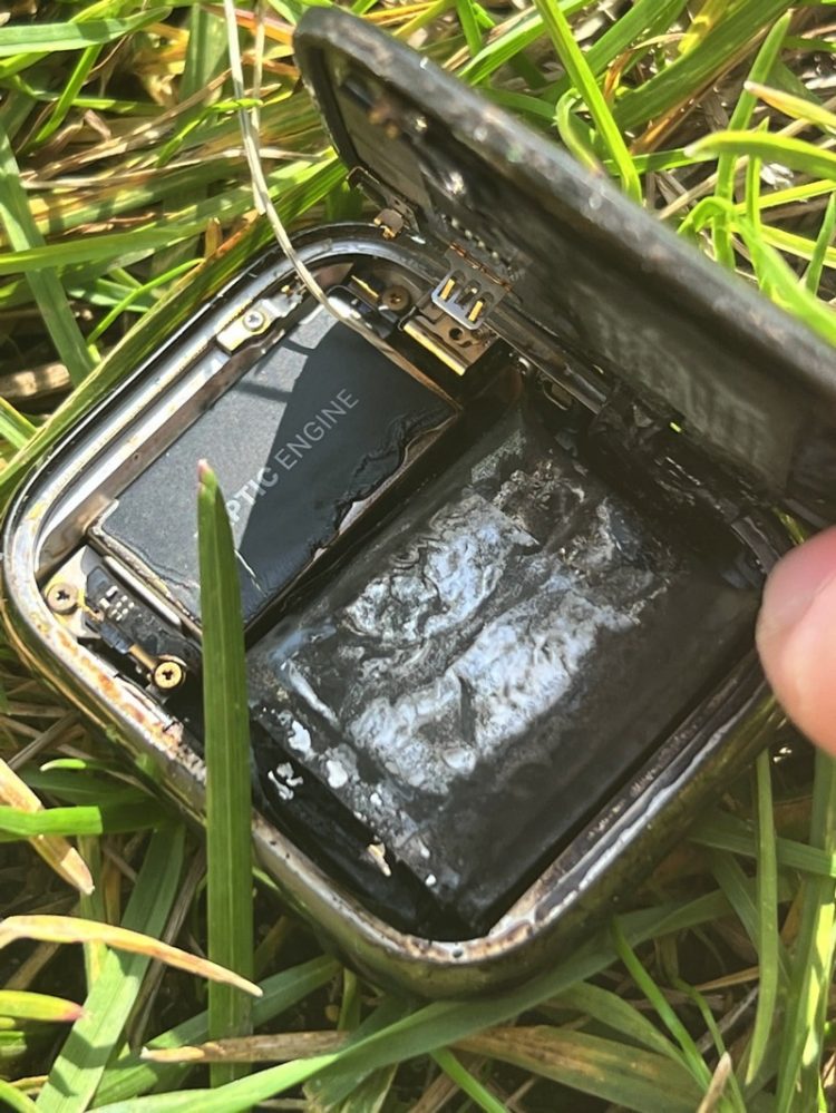 Apple Watch Series 7 that reportedly overheated and blew up - a view of the damaged battery.