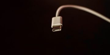 Apple Will Begrudgingly Switch iPhone to USB-C, Exec Confirms
