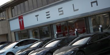 Wall Street analysts are divided after Tesla's third-quarter deliveries miss