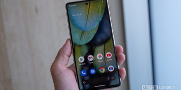 google pixel 7 front in hand